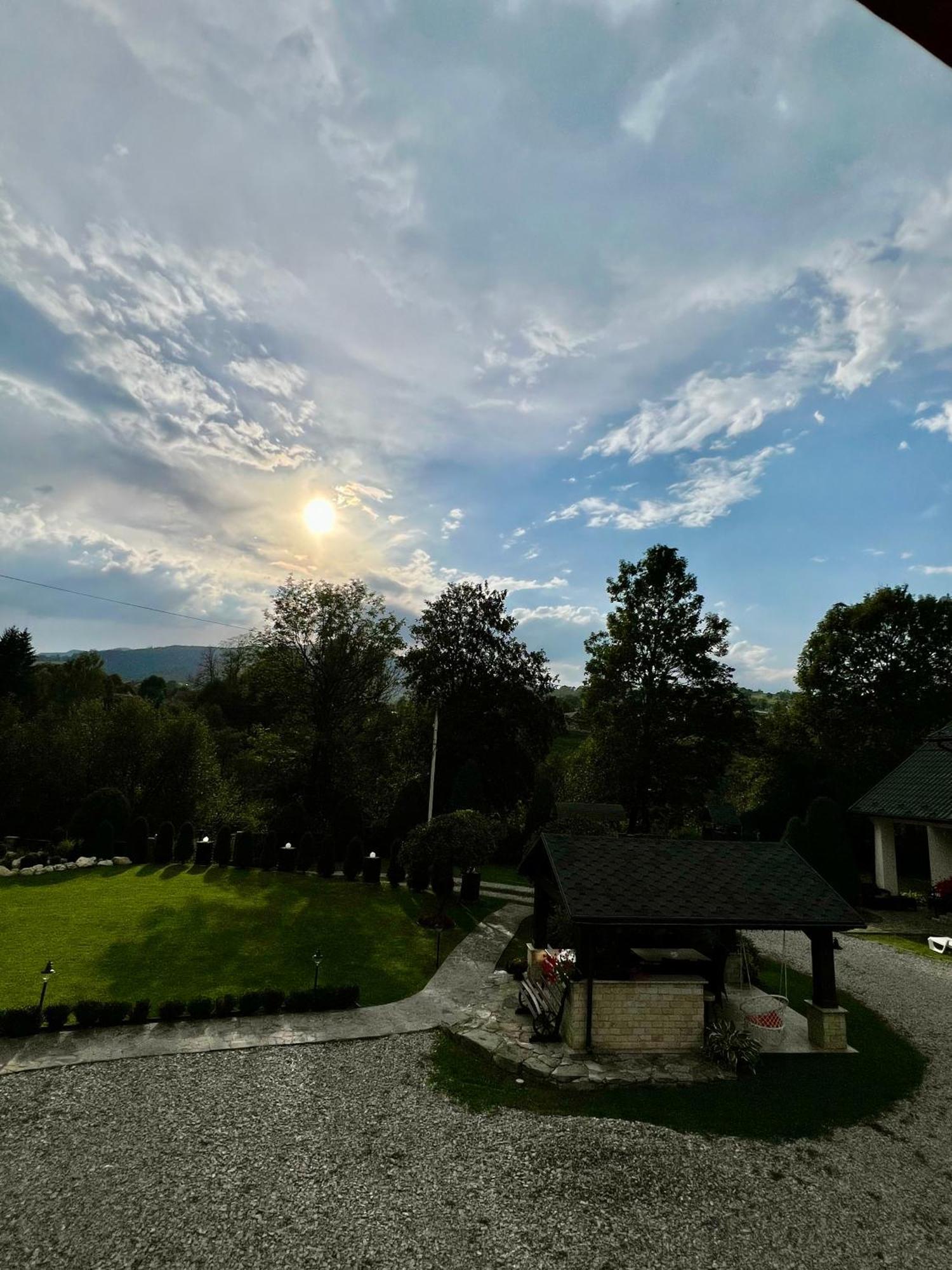 ホテル Arnica ヤシニャ エクステリア 写真
